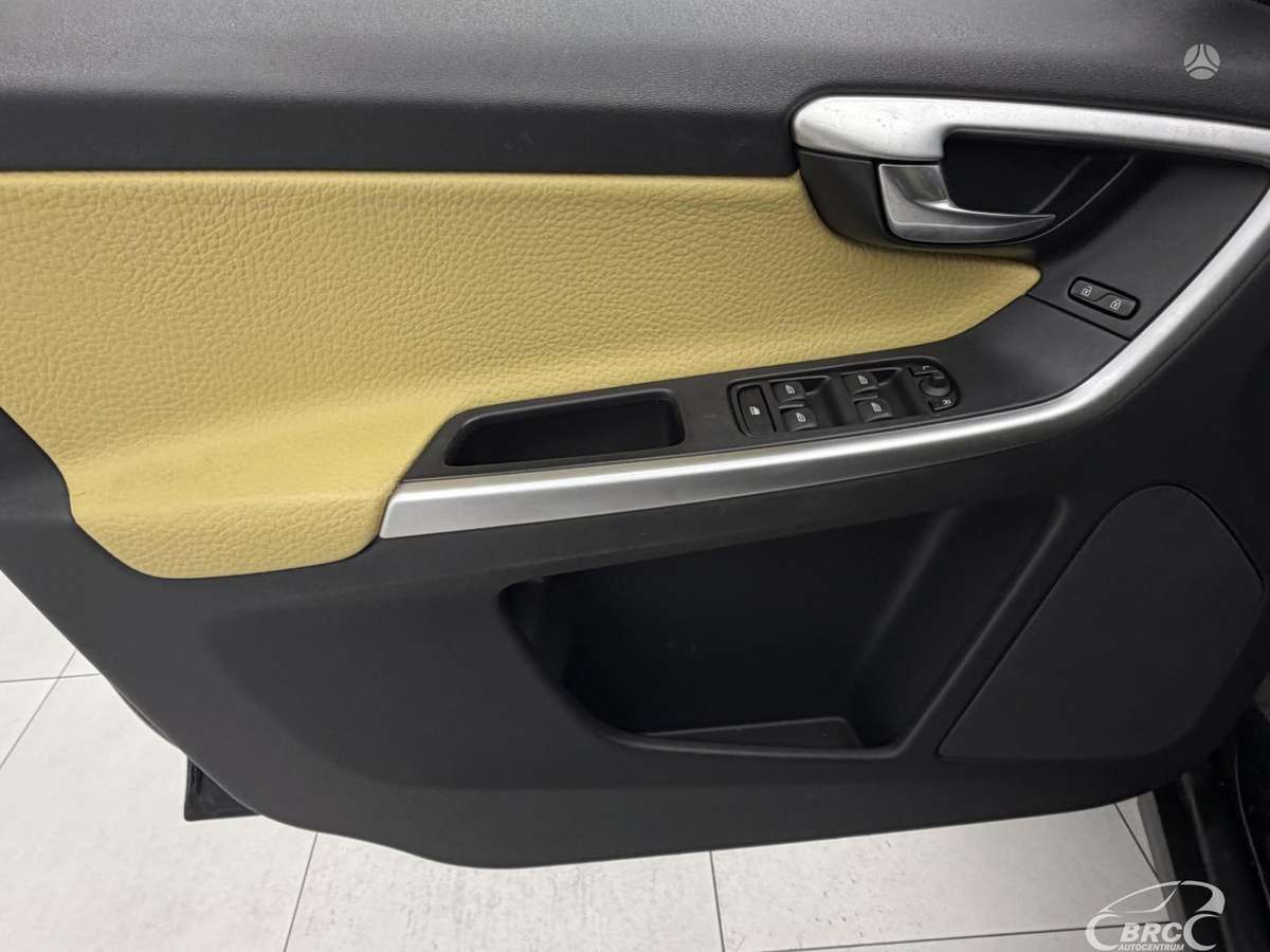 Volvo XC60 2011 — photo 20