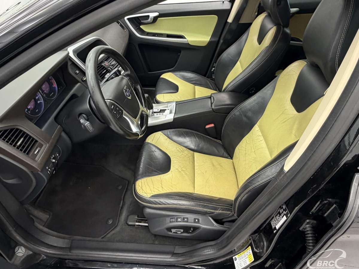 Volvo XC60 2011 — photo 21