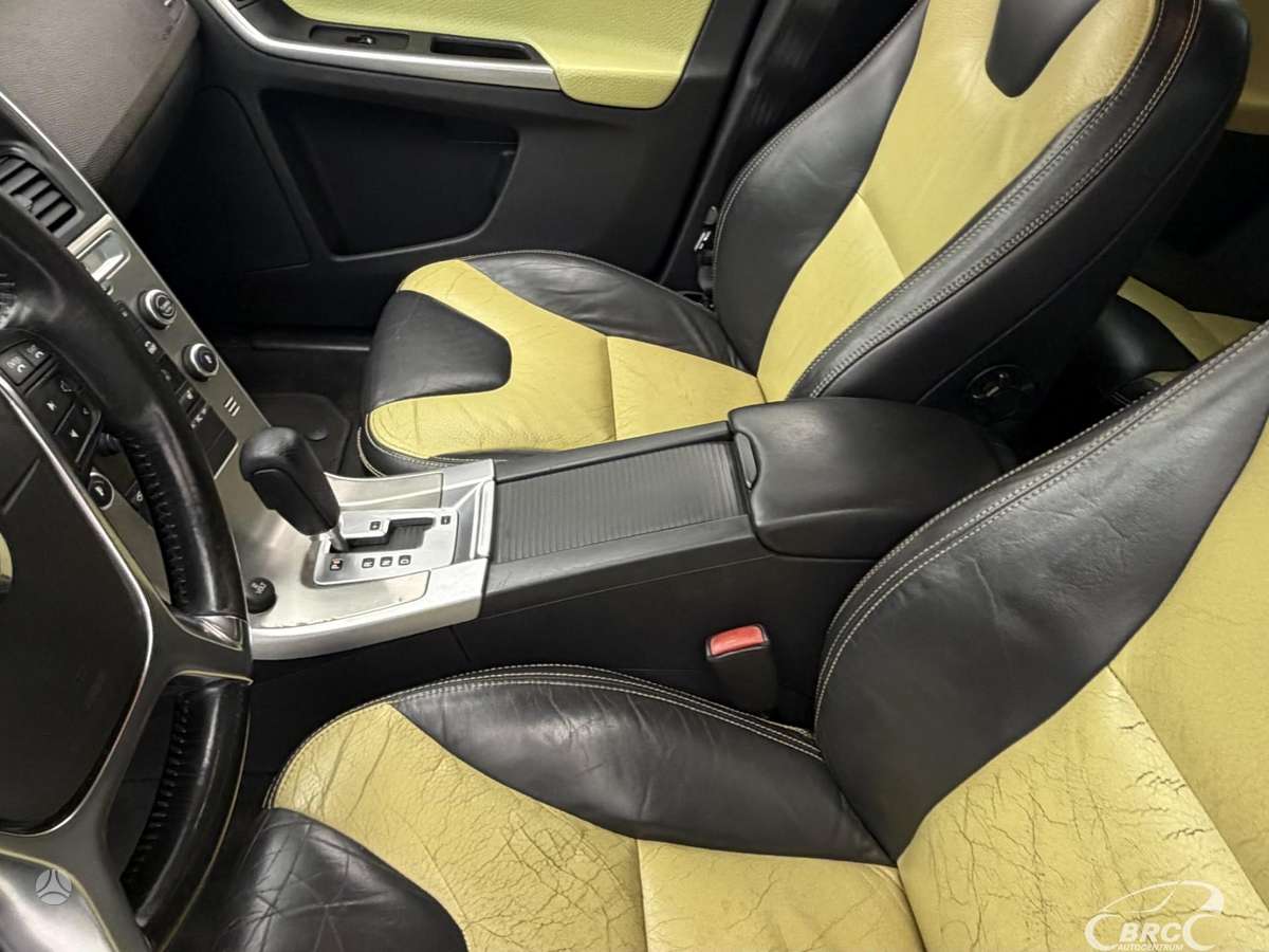 Volvo XC60 2011 — photo 24