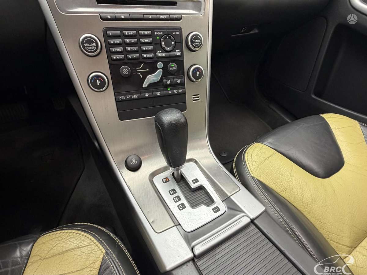 Volvo XC60 2011 — photo 25