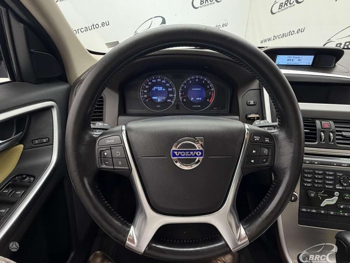Volvo XC60 2011 — photo 27