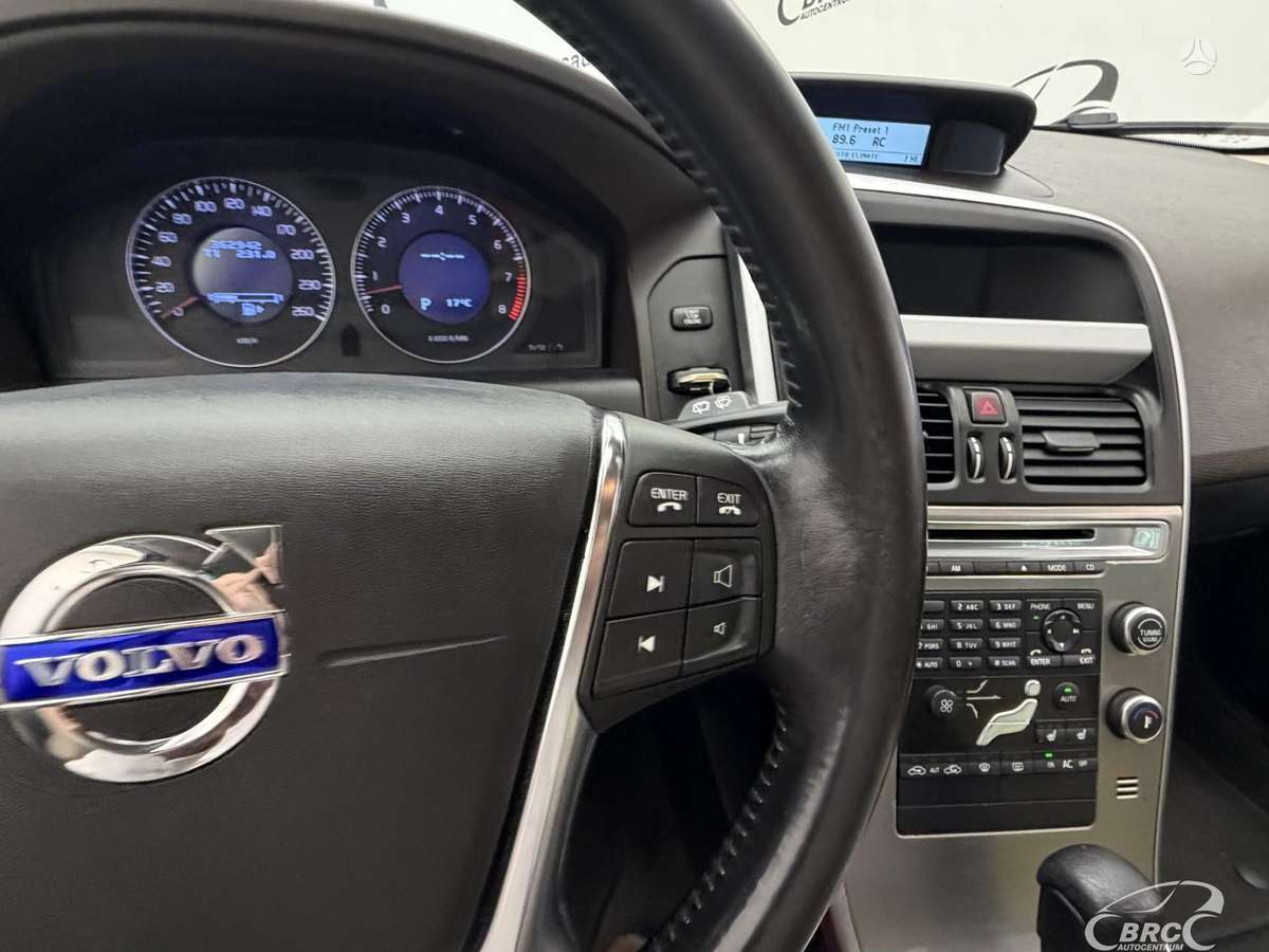 Volvo XC60 2011 — photo 28