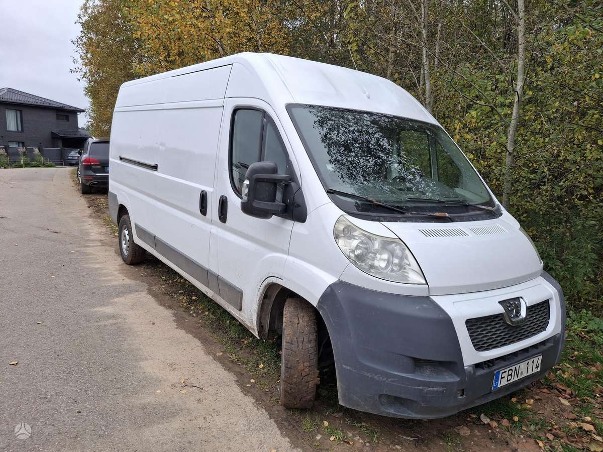 Peugeot Boxer 2009 — rear view