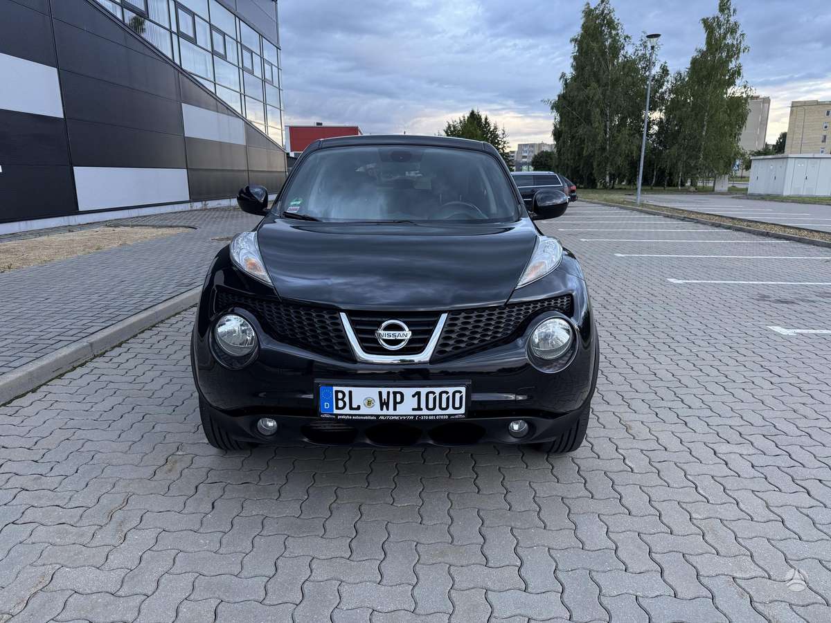 Nissan Juke 2011 — вигляд ззаду