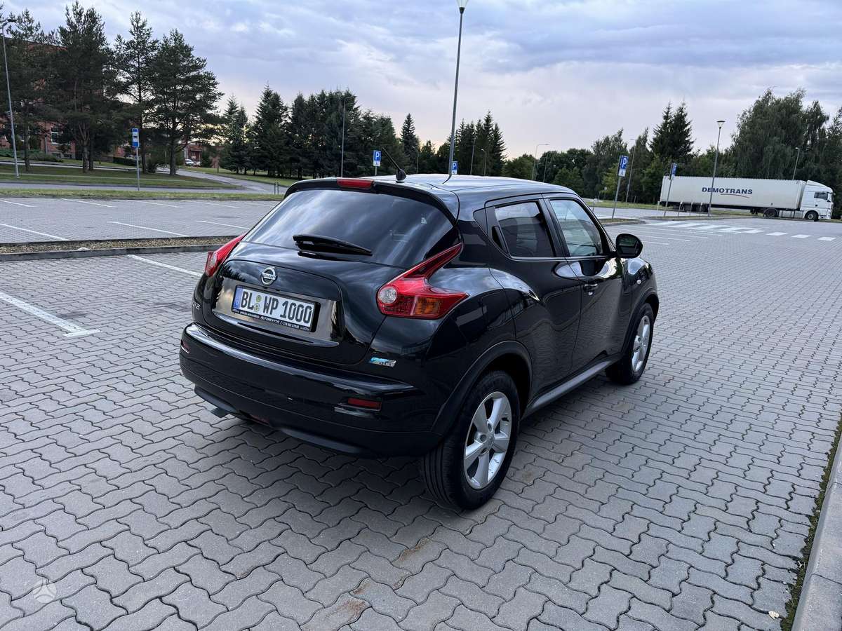 Nissan Juke 2011 — салон