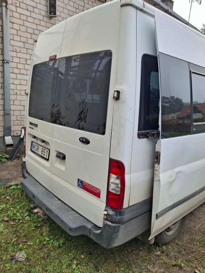 Ford Transit 2012 — вигляд ззаду