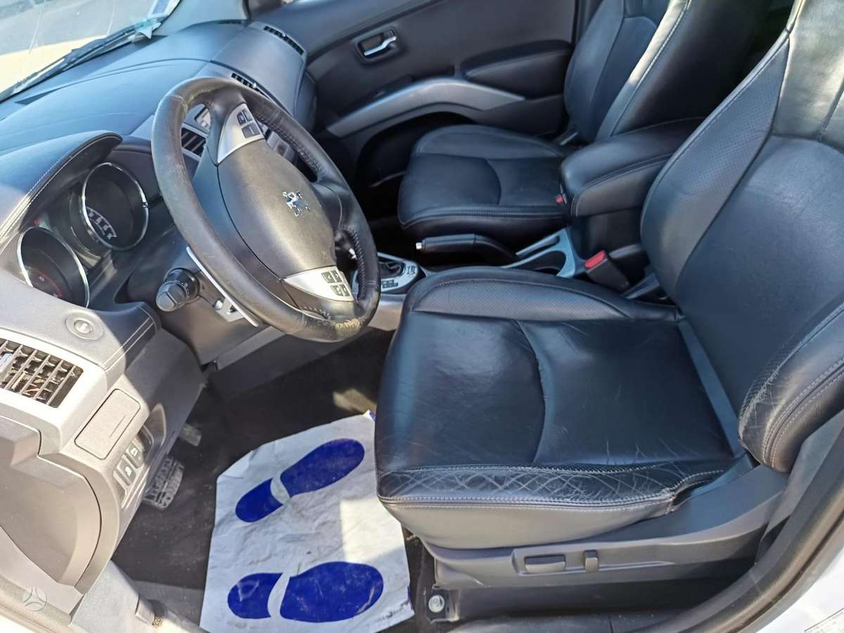 Peugeot 4007 2012 — photo 8
