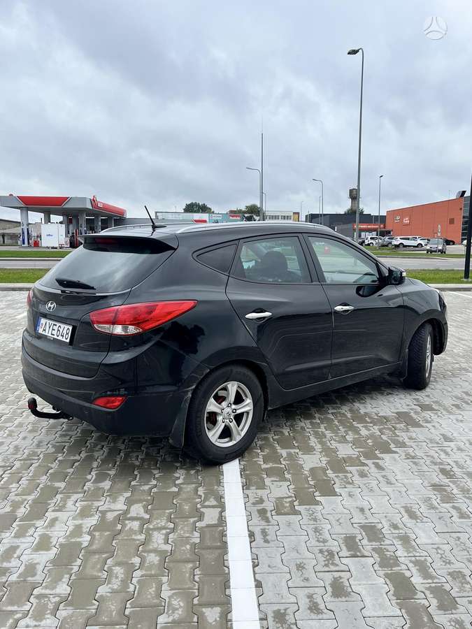 Hyundai ix35 2012 — engine 1995 cm³, 184 HP (135kW)
