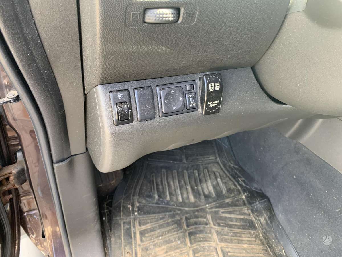 Nissan Navara 2012 — photo 10