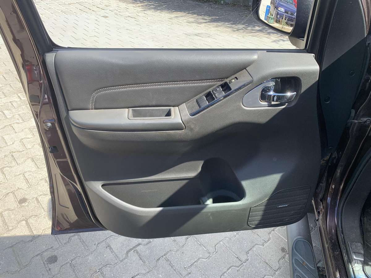 Nissan Navara 2012 — photo 13