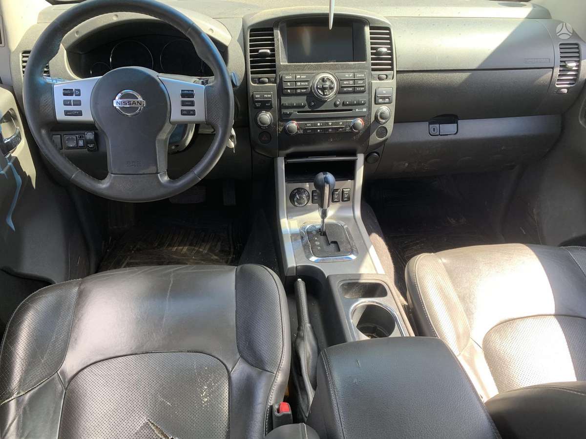 Nissan Navara 2012 — photo 14