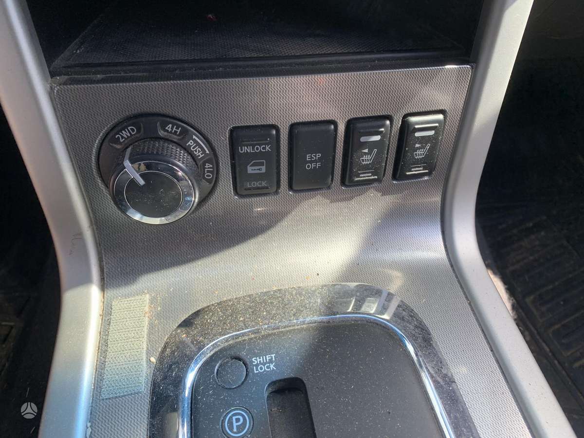 Nissan Navara 2012 — photo 17