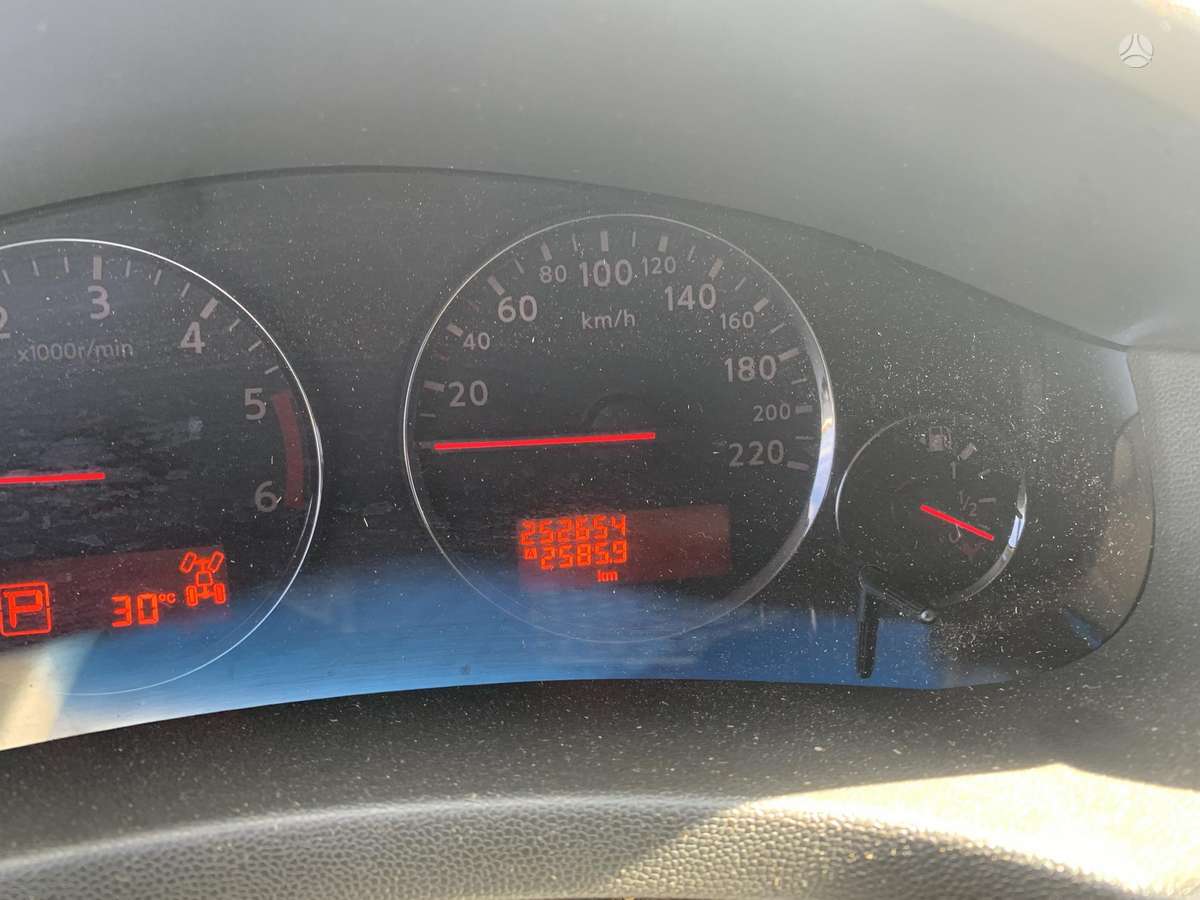 Nissan Navara 2012 — photo 18