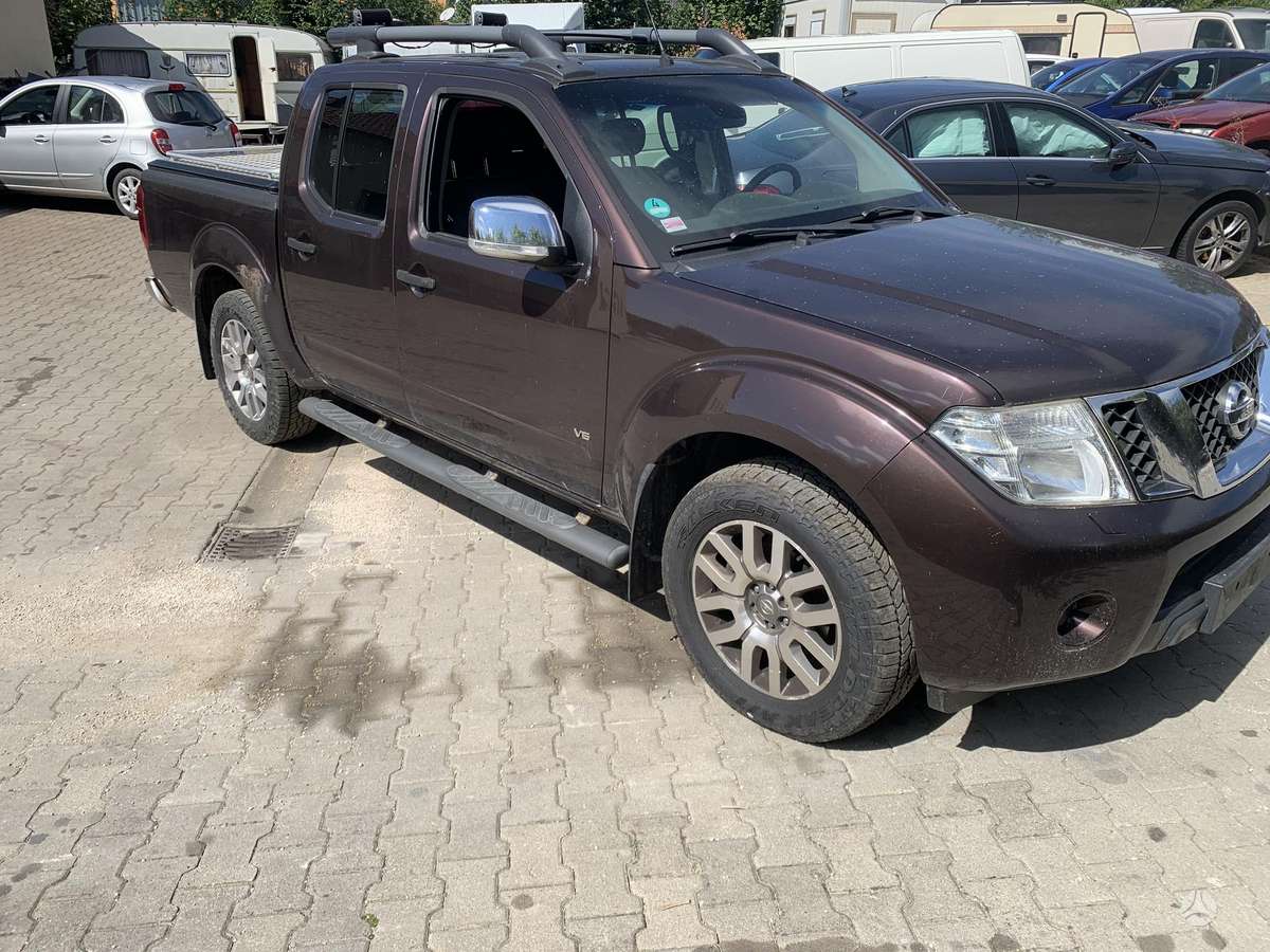 Nissan Navara 2012 — rear view