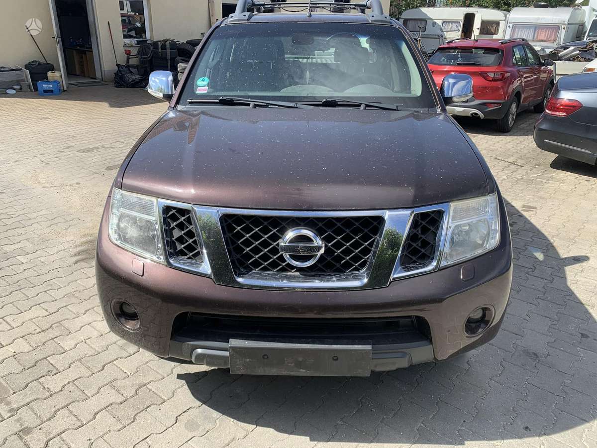 Nissan Navara 2012 — interior