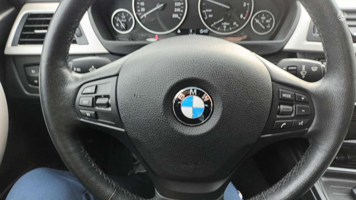 BMW 320 2014 — photo 7
