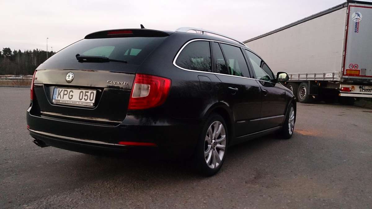 Skoda Superb 2010 — interior