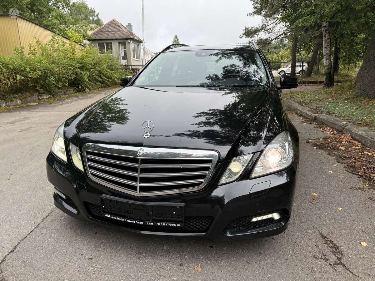 Mercedes-Benz E350 2011 — photo 10