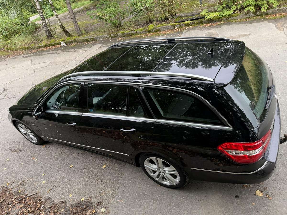 Mercedes-Benz E350 2011 — photo 11