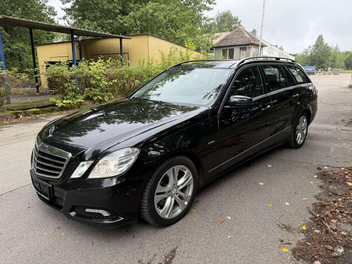 Mercedes-Benz E350 2011 — engine 3000 cm³, 231 HP (170kW)