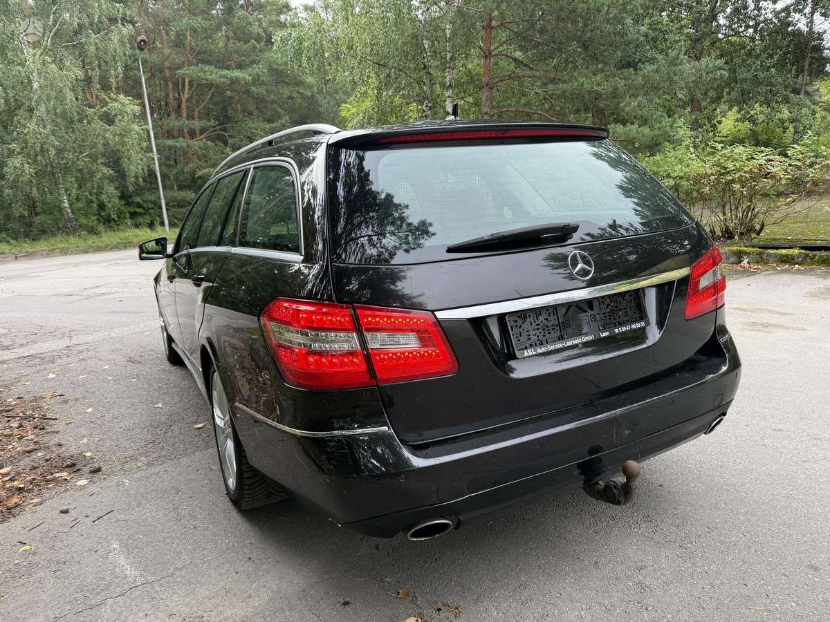 Mercedes-Benz E350 2011 — photo 7
