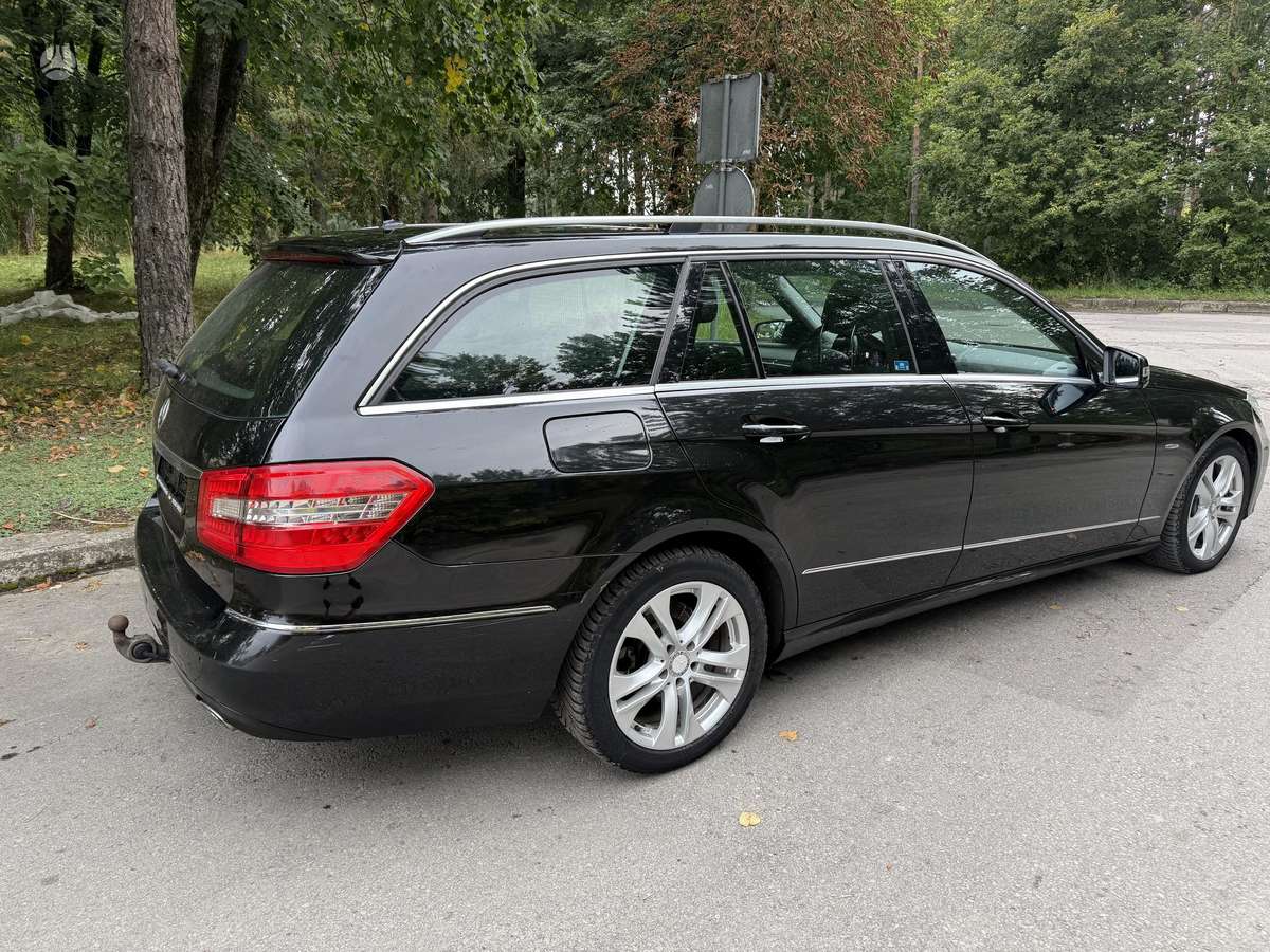 Mercedes-Benz E350 2011 — photo 8