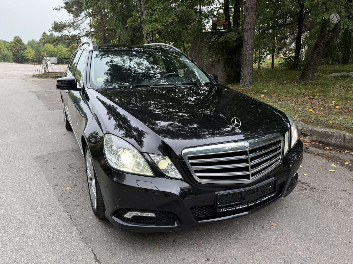 Mercedes-Benz E350 2011 — photo 9