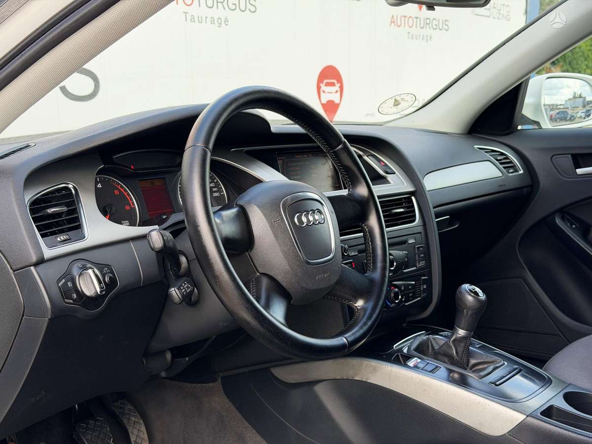 Audi A4 2009 — photo 11