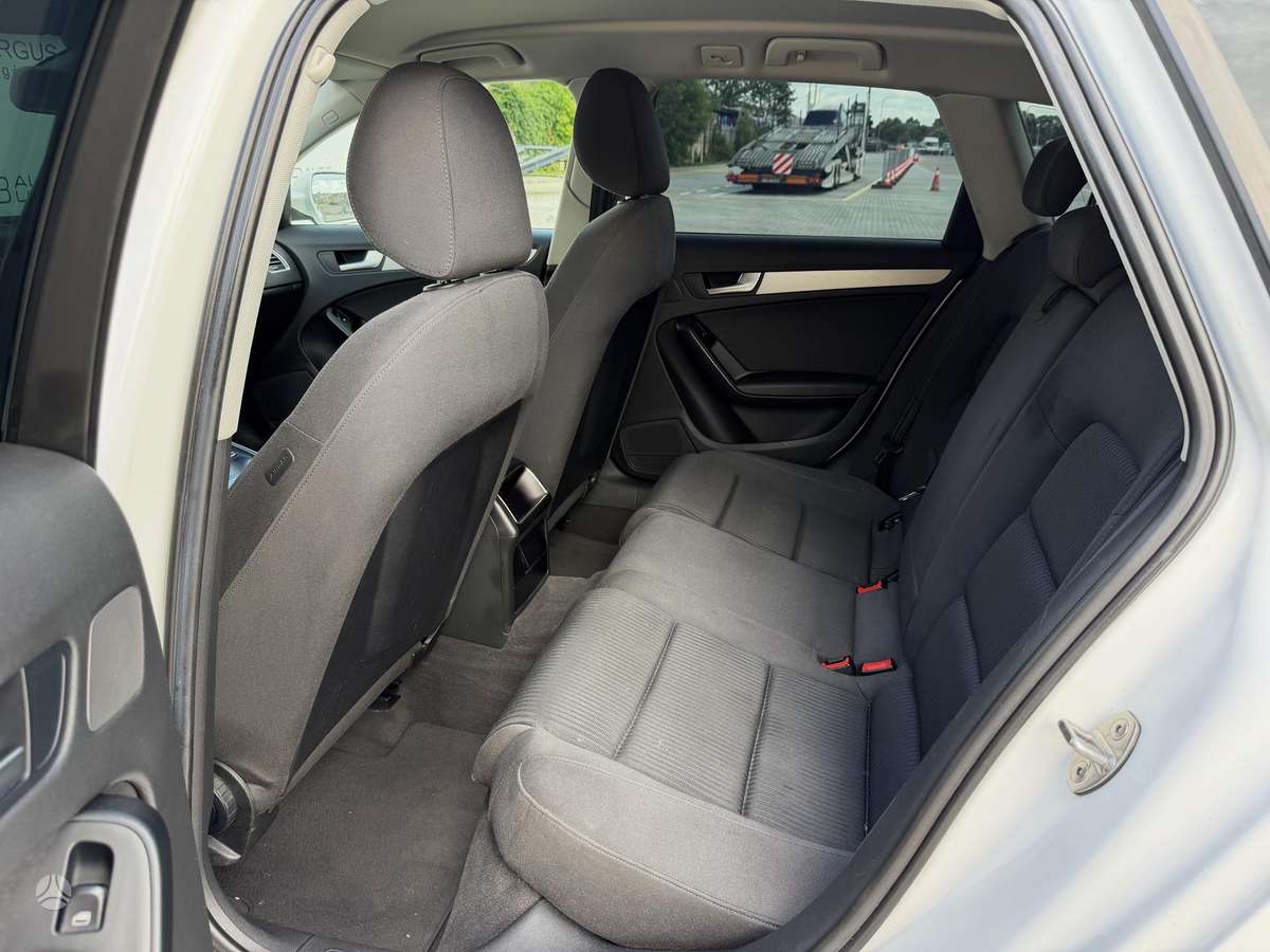 Audi A4 2009 — photo 12
