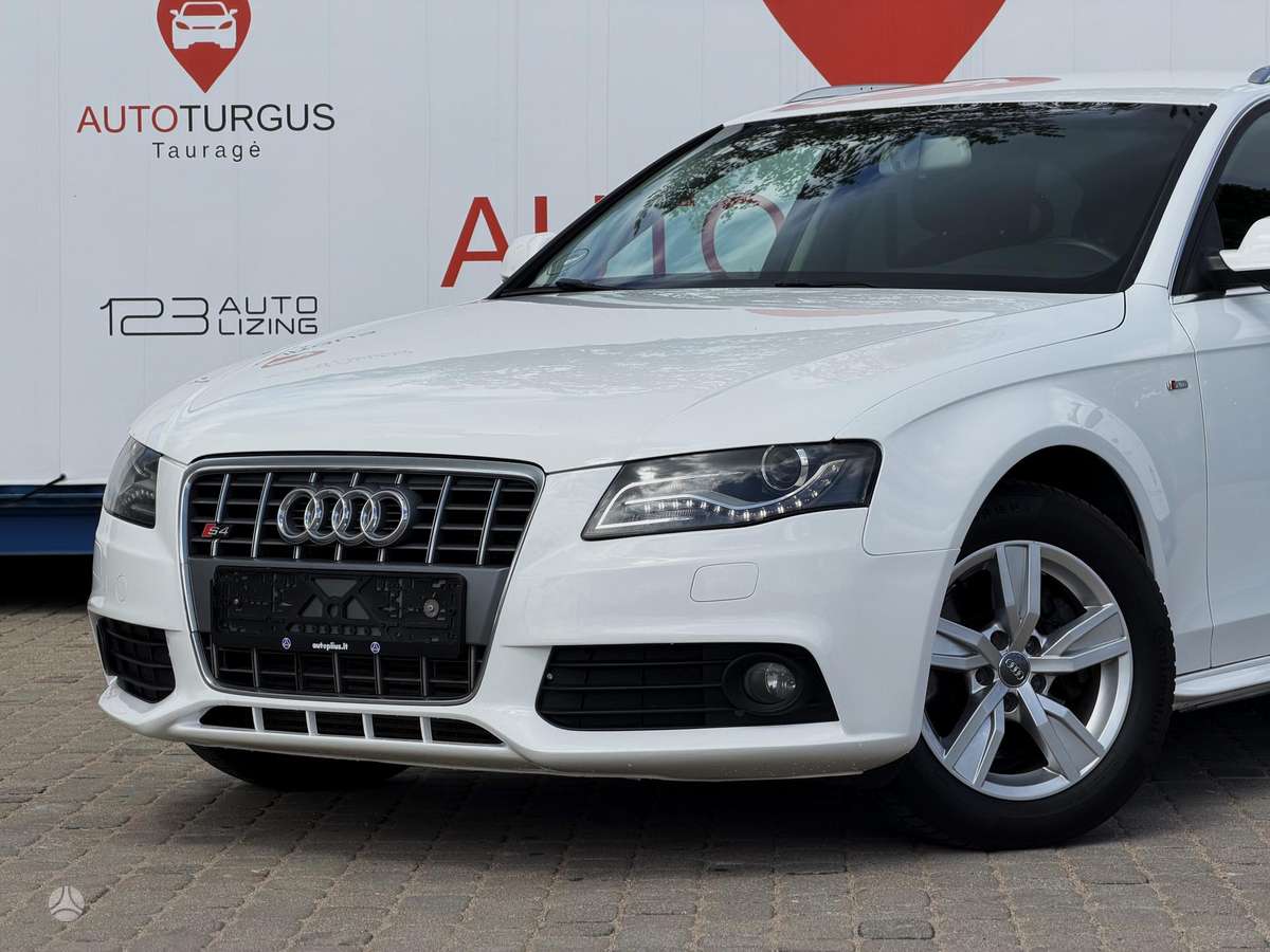 Audi A4 2009 — rear view