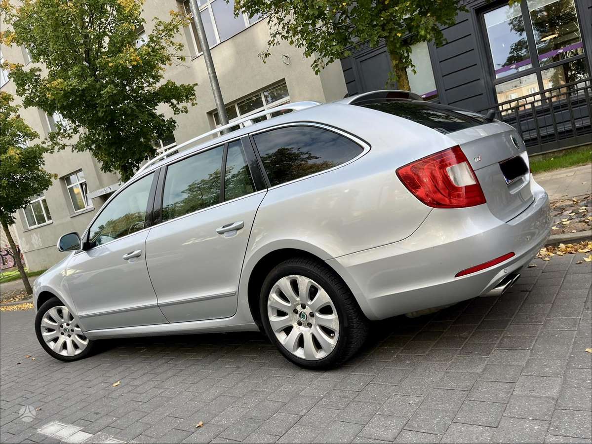 Skoda Superb 2012 — фото 11