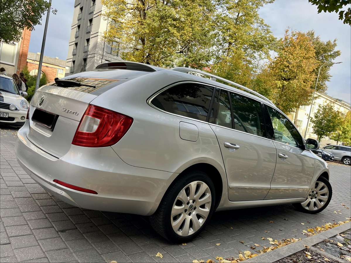 Skoda Superb 2012 — фото 12
