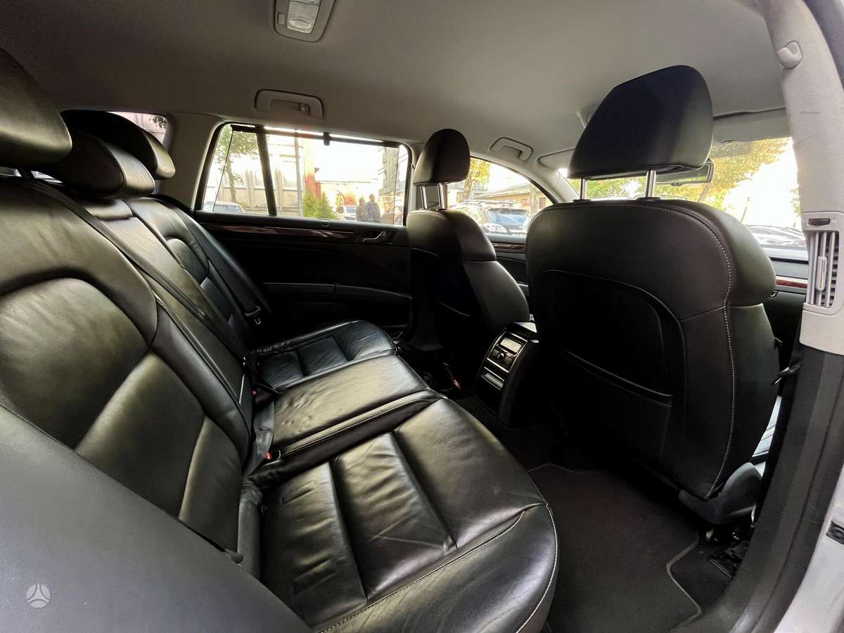 Skoda Superb 2012 — салон