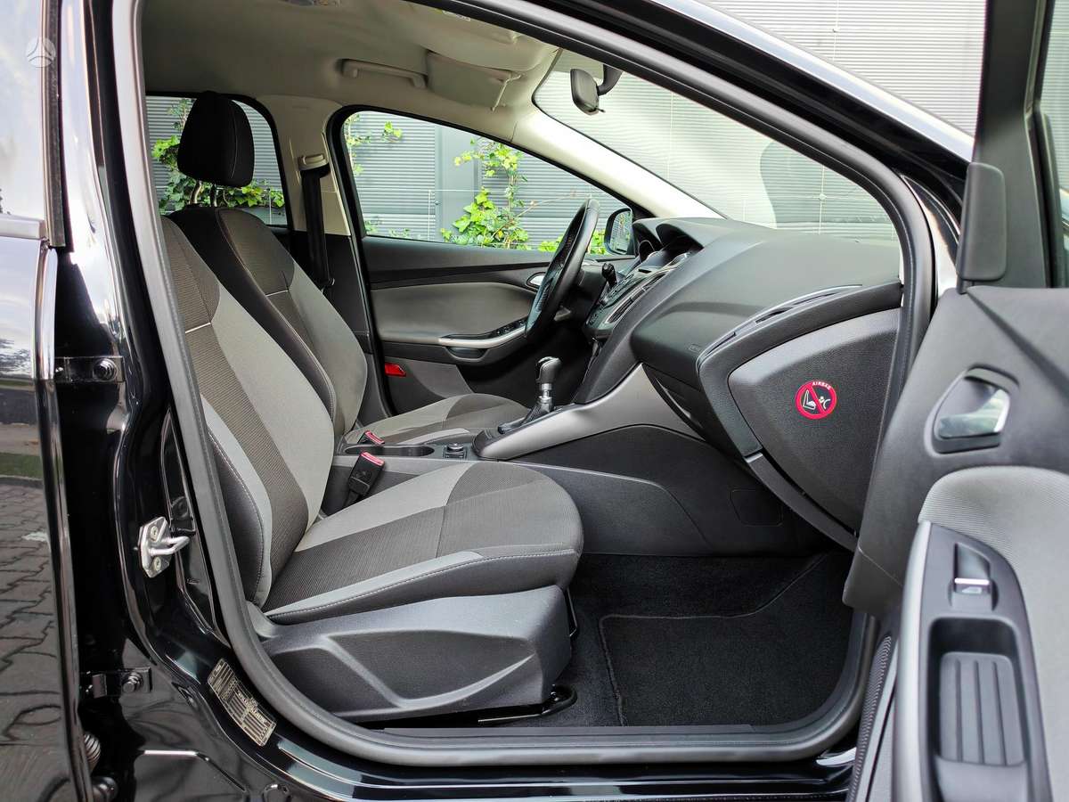 Ford Focus 2014 — photo 16
