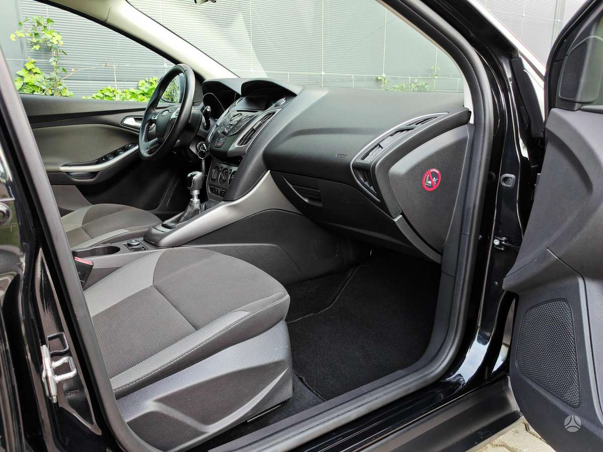 Ford Focus 2014 — photo 17