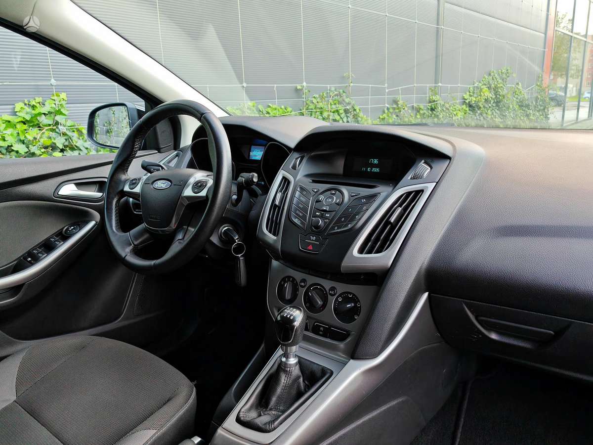 Ford Focus 2014 — photo 19