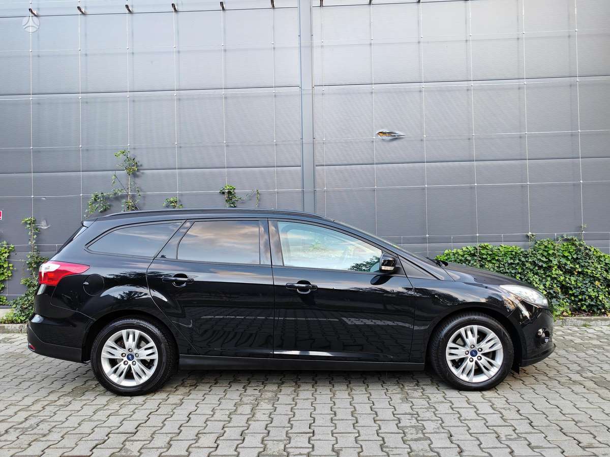 Ford Focus 2014 — rear view
