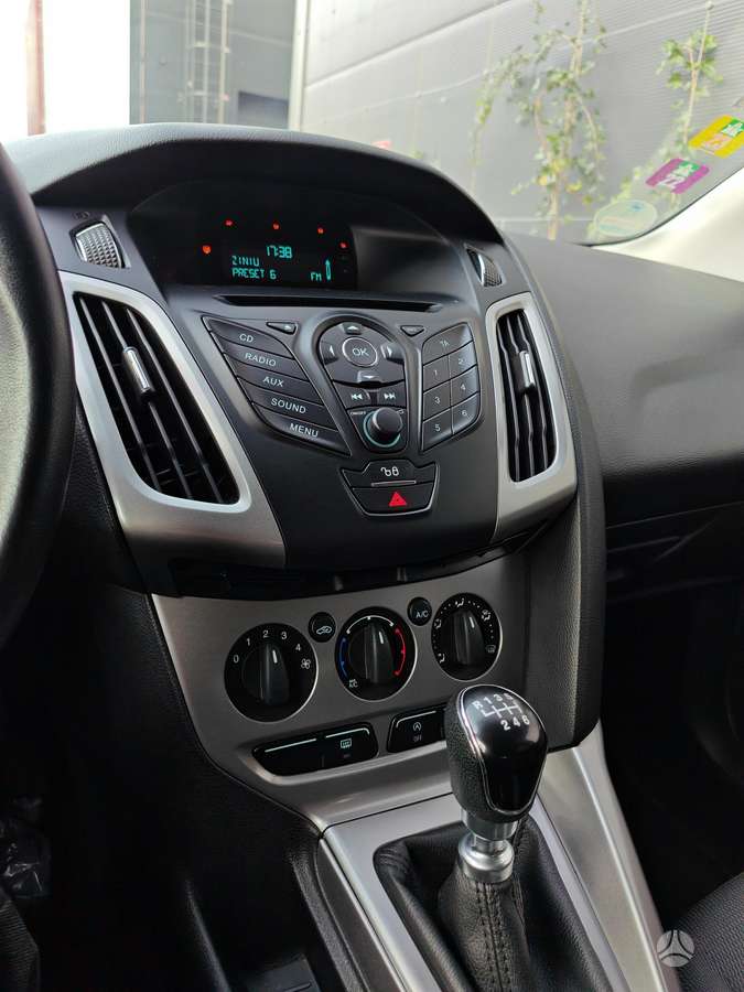 Ford Focus 2014 — photo 28