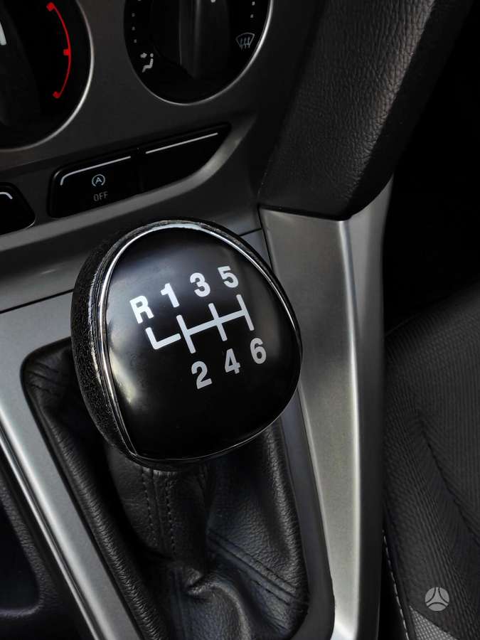 Ford Focus 2014 — photo 29