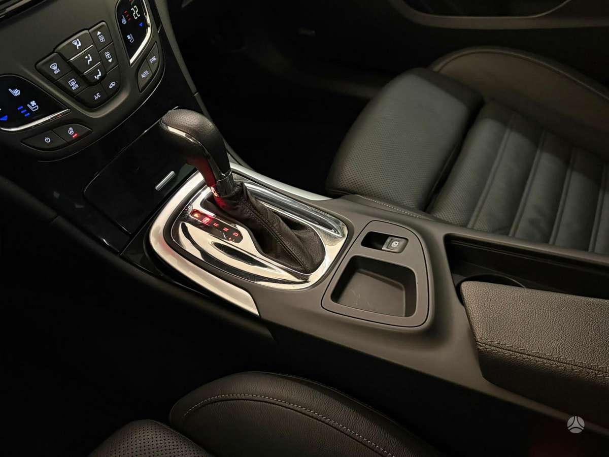 Opel Insignia 2015 — interior