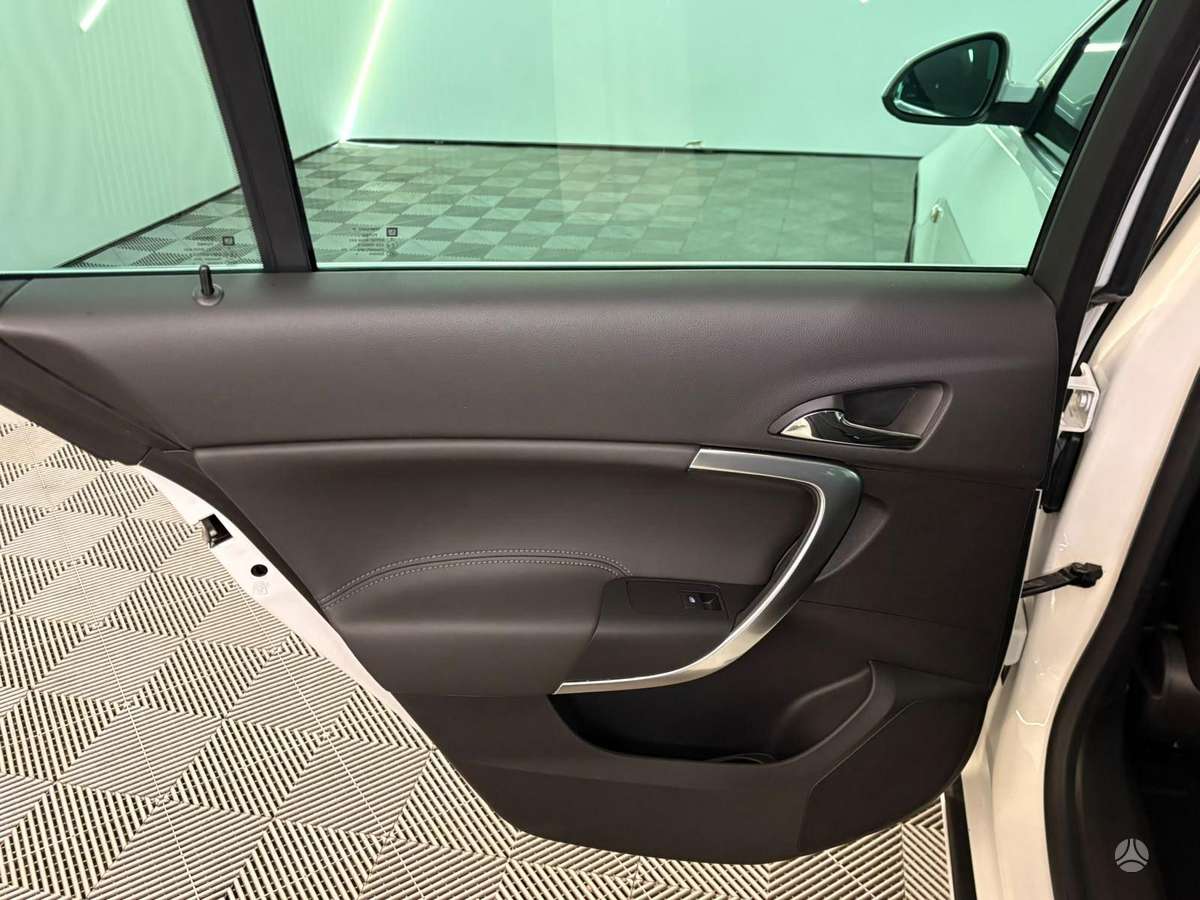 Opel Insignia 2015 — photo 31