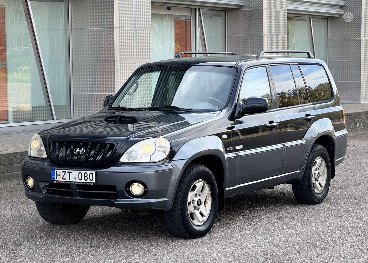 Hyundai Terracan 2004 — rear view