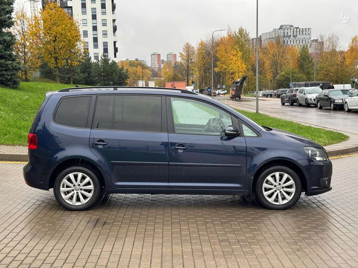 Volkswagen Touran 2011 — двигун 1968 cm³, 140 HP (103kW)