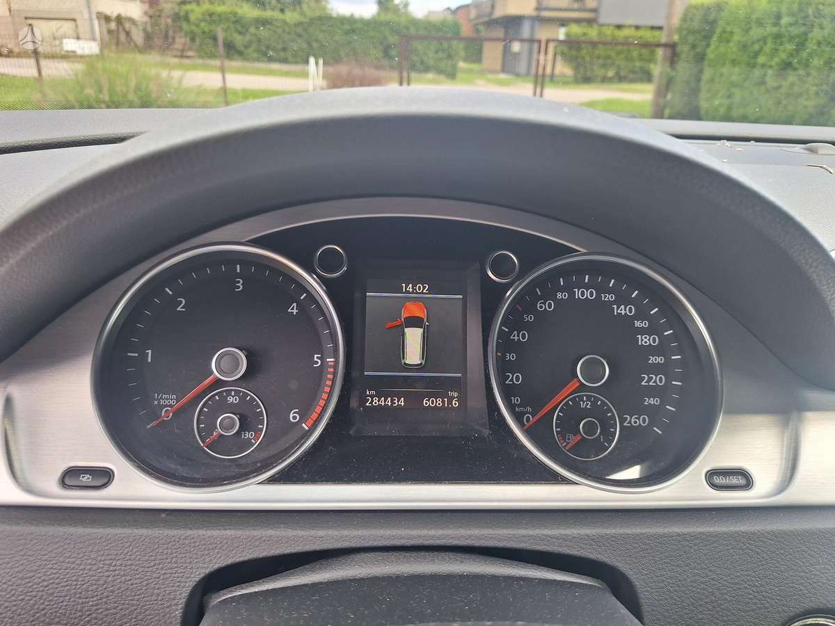 Volkswagen Passat 2011 — photo 10