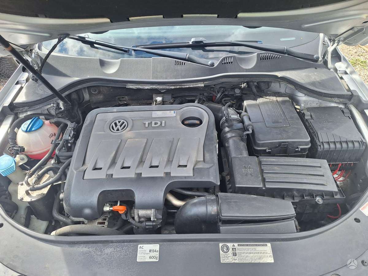 Volkswagen Passat 2011 — photo 11