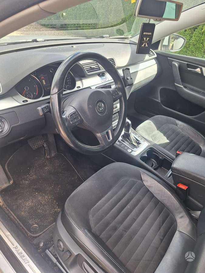 Volkswagen Passat 2011 — photo 7