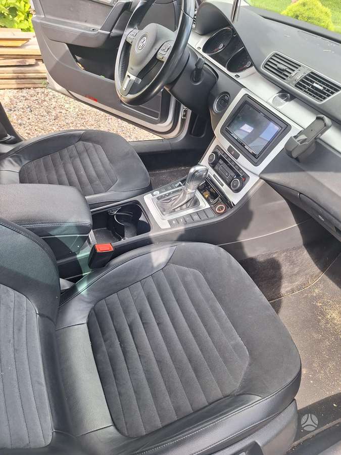 Volkswagen Passat 2011 — photo 8