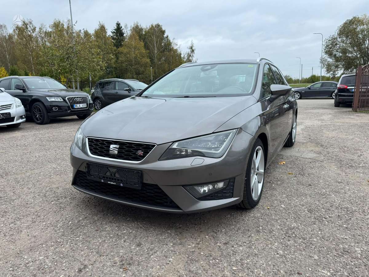 Seat Leon 2015 — rear view
