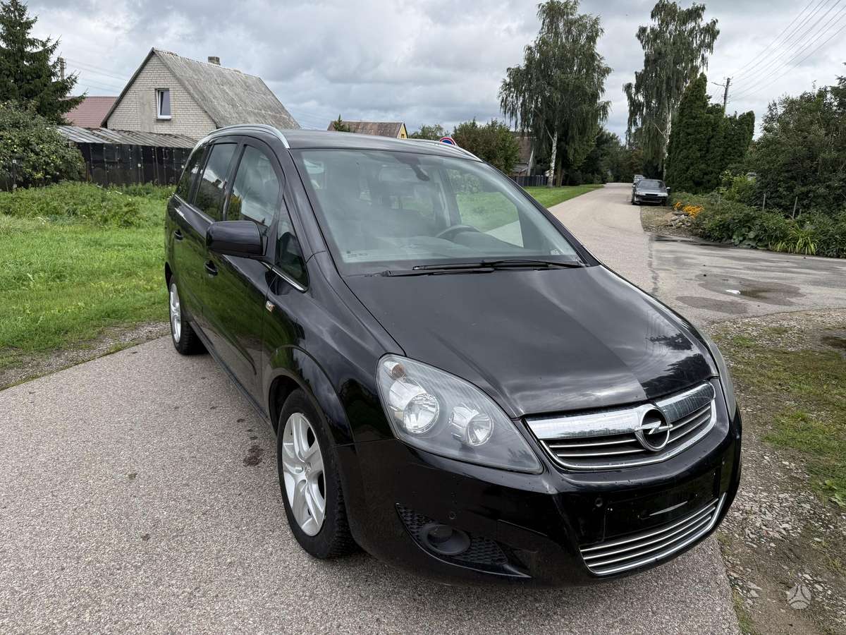 Opel Zafira, 2011