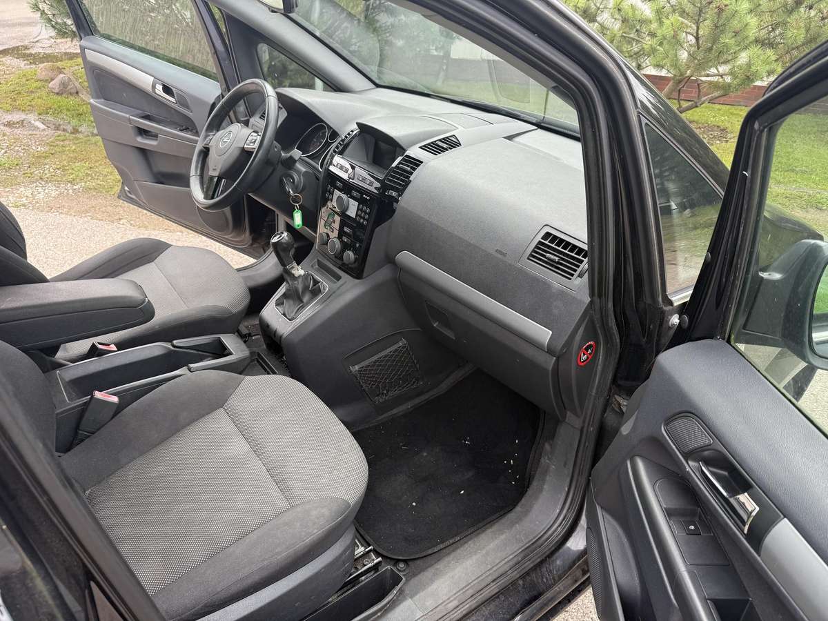 Opel Zafira 2011 — photo 10